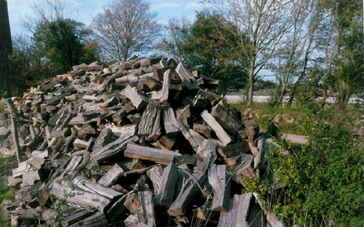 Vente de bois de chauffage au Bourg-Dun